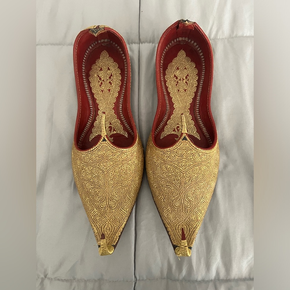 Elegant Gold Men's Sandals